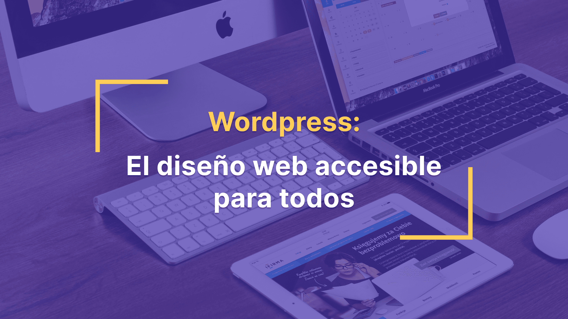 Persona trabajando en un sitio web con WordPress en una computadora, representando la facilidad y versatilidad de la plataforma